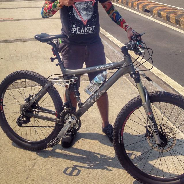 Giant ac3 mountain bike 2025