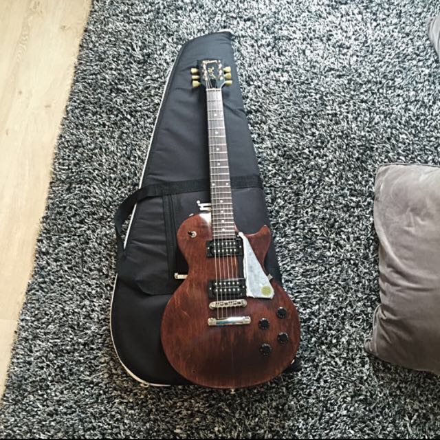 Gibson Les Paul Studio Faded T 2017 Worn Brown, Hobbies & Toys, Music &  Media, Musical Instruments on Carousell