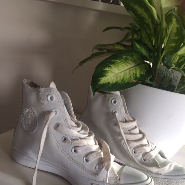 Converse Shoes White Rubber Liza Has These Women s Fashion Shoes on Carousell