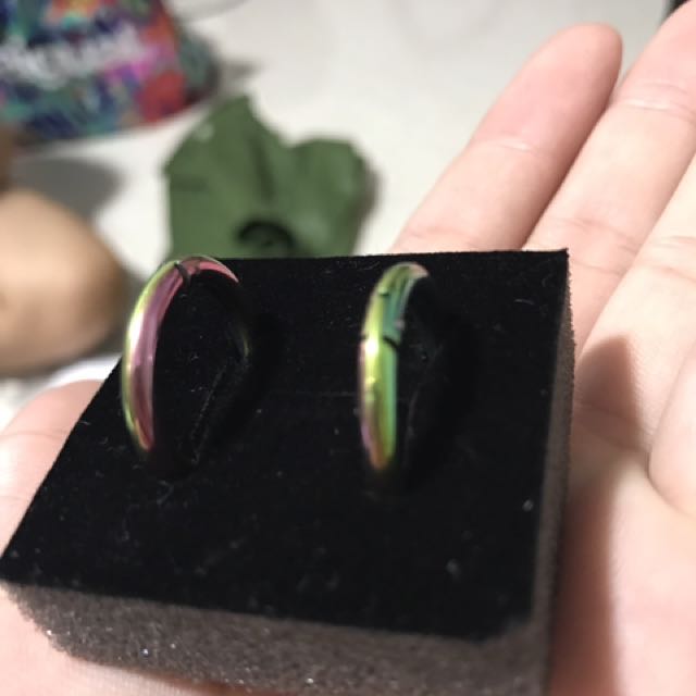 Earring (Category: Jewelry) located in Singapore. Submitted by andrewtattoos (Listing ID 99961429, Image 3). Description: .