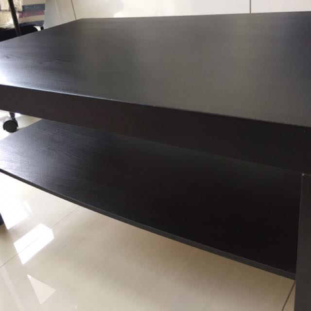 Ikea table (Category: Tables & Sets) located in Singapore. Submitted by fishesss (Listing ID 100004644, Image 2). Description: .