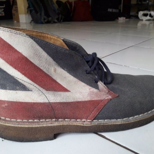 sepatu clarks england