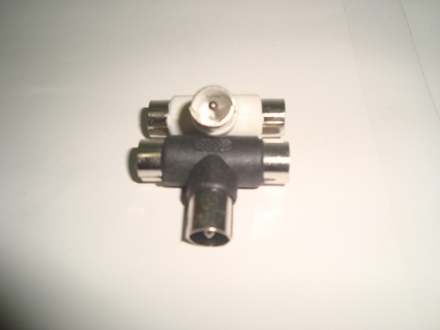 Konektor Sambungan Splitter T Jack Antena TV 1 Male to 2 Female,  Elektronik, TV & Perlengkapan Hiburan di Carousell