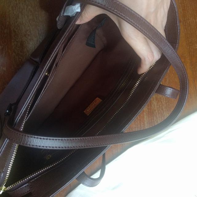Authentic Ralph Lauren Tote Bag - Brown (Category: Bags & Wallets) located in Singapore. Submitted by xiaoagent (Listing ID 100243601, Image 3). Description: Brand New With Tag Authentic Ralph Lauren Tote Bag Brown Length is 38 on top 28 at the bottom Height 23cm Depth 11cm RTP: 250 Euros.