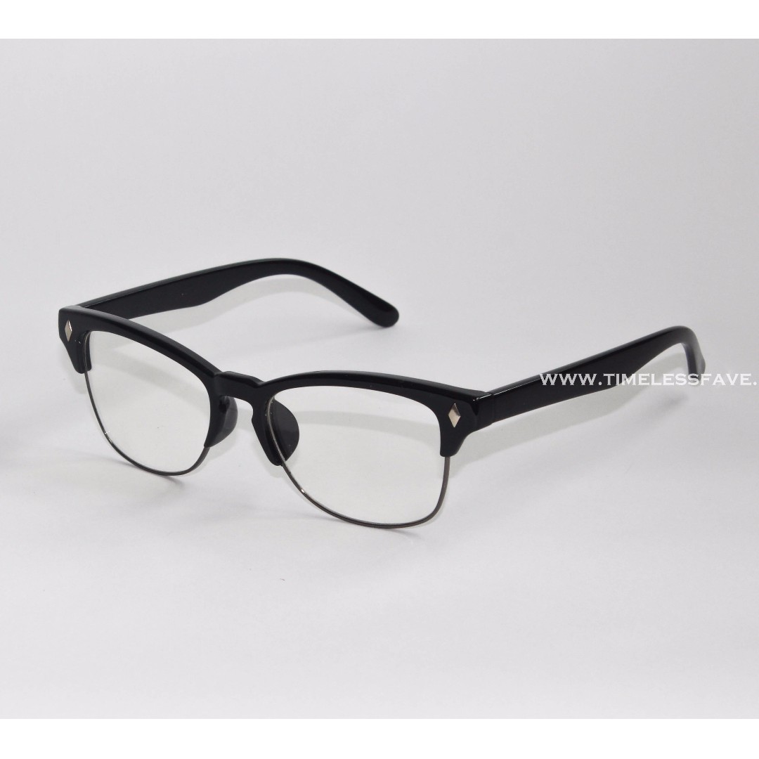 Glasses (Category: Sunglasses & Eyewear) located in Singapore. Submitted by z_lmx (Listing ID 100314413, Image 2). Description: .