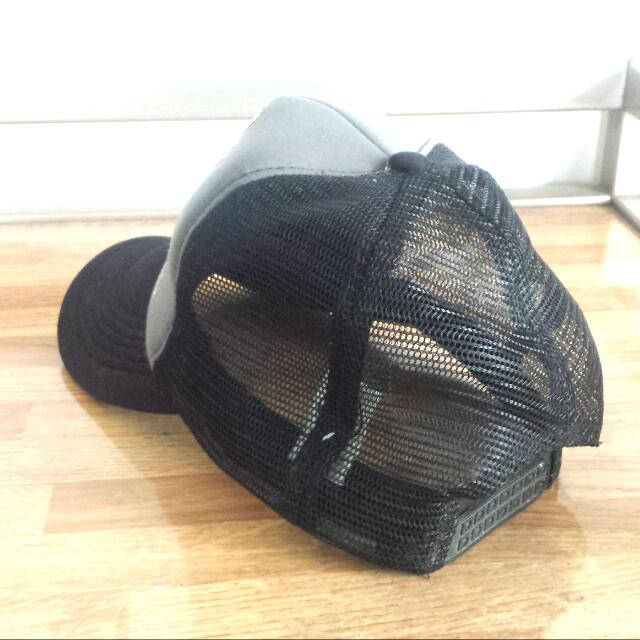 Orignal Cap (Black and Grey) (Category: Activewear) located in Pasig City. Submitted by declutter_a_ciro (Listing ID 100194654, Image 2). Description: .