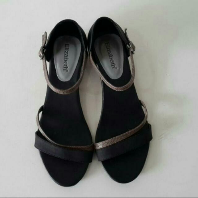 Sepatu Sandal Elizabeth, Fesyen Wanita 