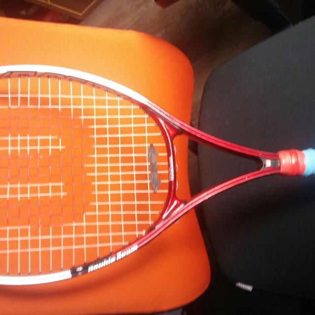 Wilson Tennis Racket 綱球拍, 運動產品, 運動與體育, 運動與體育 球拍和球類運動 Carousell