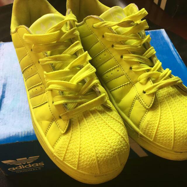 adidas superstar yellow toe