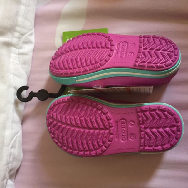 Authentic Crocs (Category: Babies & Kids Fashion) located in Singapore. Submitted by shanee80 (Listing ID 100356099, Image 2). Description: .