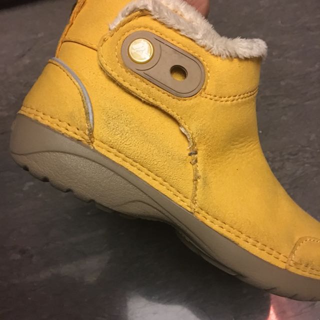 crocs with fur yellow