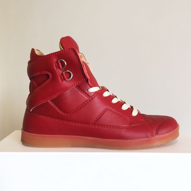 MAISON MARTIN MARGIELA x H M Trompe L il High Top Sneaker Men s Fashion Footwear Sneakers on Carousell