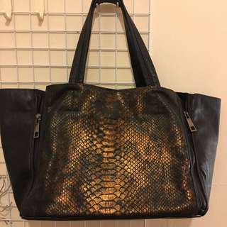 東區購買包包，原價3200