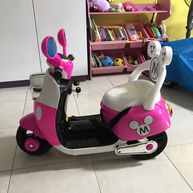 Mickey mouse motorized top scooter