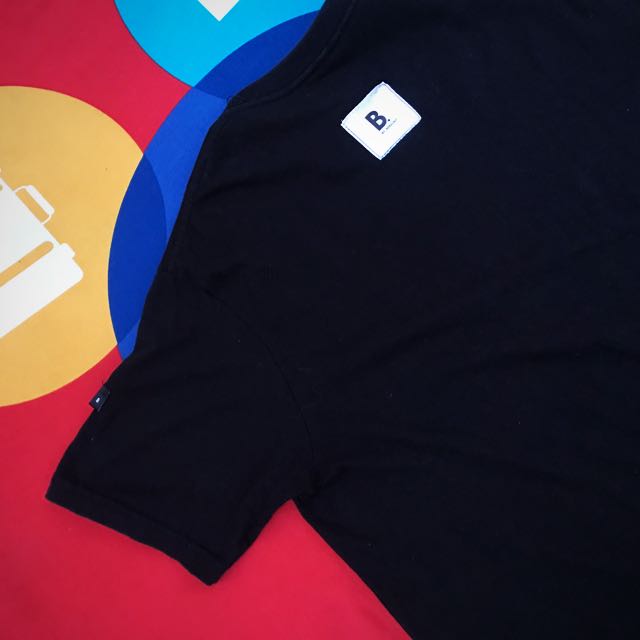 Nerdunit Tees (Category: Longsleeves) located in Bangi. Submitted by prettyunicornx (Listing ID 100560332, Image 2). Description: Condition like super new No defects Size M Nerdunit #semuarm2.