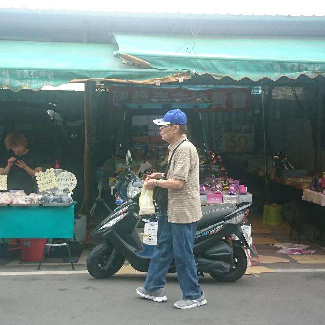 桃園市內壢成功路早市攤位出租 賣屋租屋 其他在旋轉拍賣