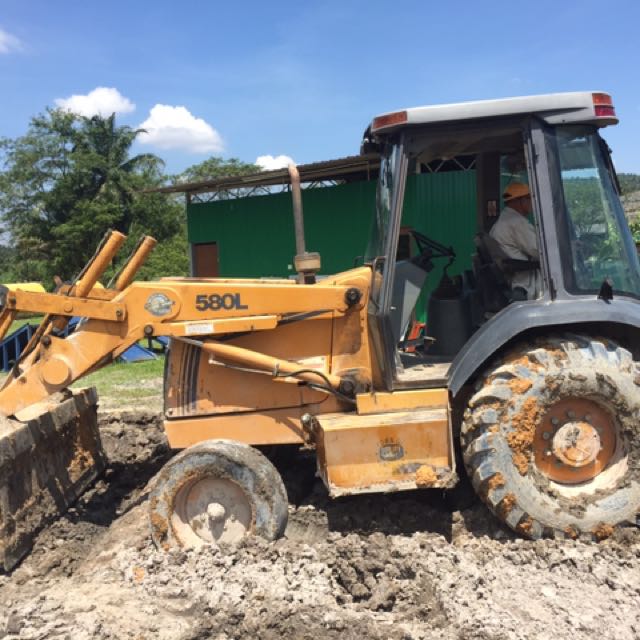 Case 580 L Backhoe, Cars, Cars for Sale on Carousell