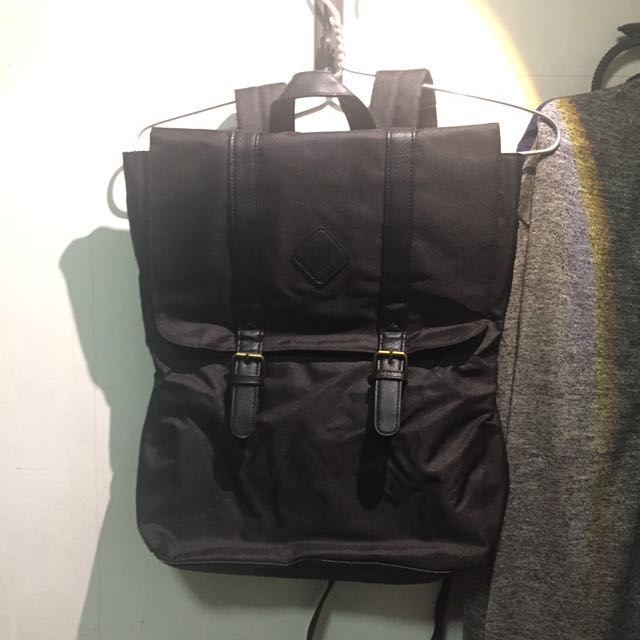 Factorie Backpack in Black Men s Fashion Bags Backpacks on Carousell