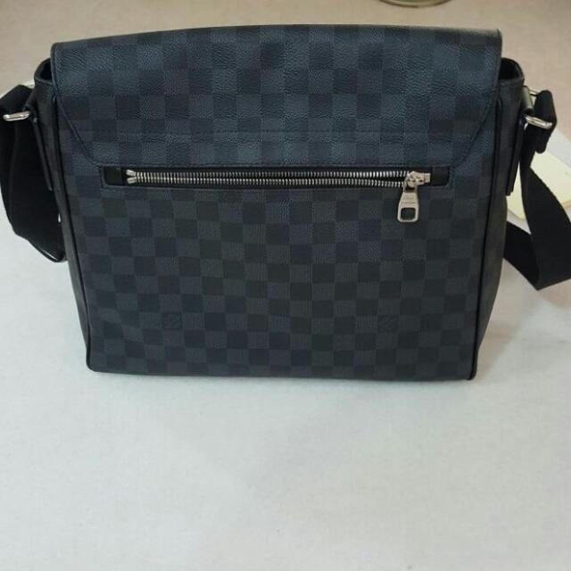 LV N41272 District MM Damier Grap, Luxury, Bags & Wallets on Carousell