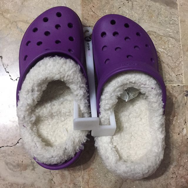 winter crocs womens