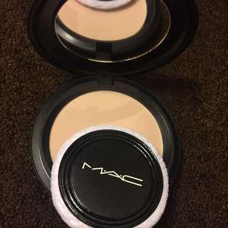 MAC Blot Powder Pressed Medium