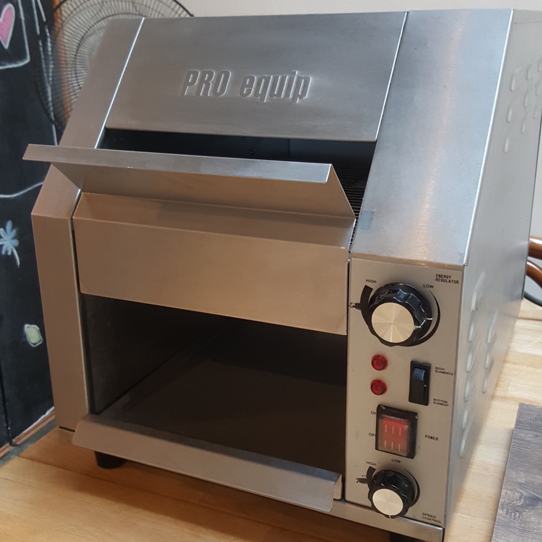 Pro Equip Economy Conveyor Toaster 300500slices/hr, TV & Home