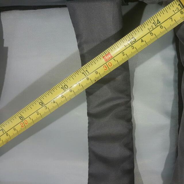 Case Logic (Category: Other Accessories) located in Singapore. Submitted by ziyter (Listing ID 101189433, Image 3). Description: Case Logic laptop bag Condition: 9.5/10 Used less than 10 times for overseas trip Dimensions : about 32cm by 24cm for the interior Has thick sponging protection and bag has a firm shape. Has a padded sling. Wear marks on ring that connect to the sling Bought at $70 Selling at $45.