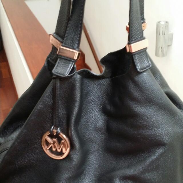Michael Kors Colgate Grab Bag, Women's Fashion, Bags & Wallets, Purses &  Pouches on Carousell