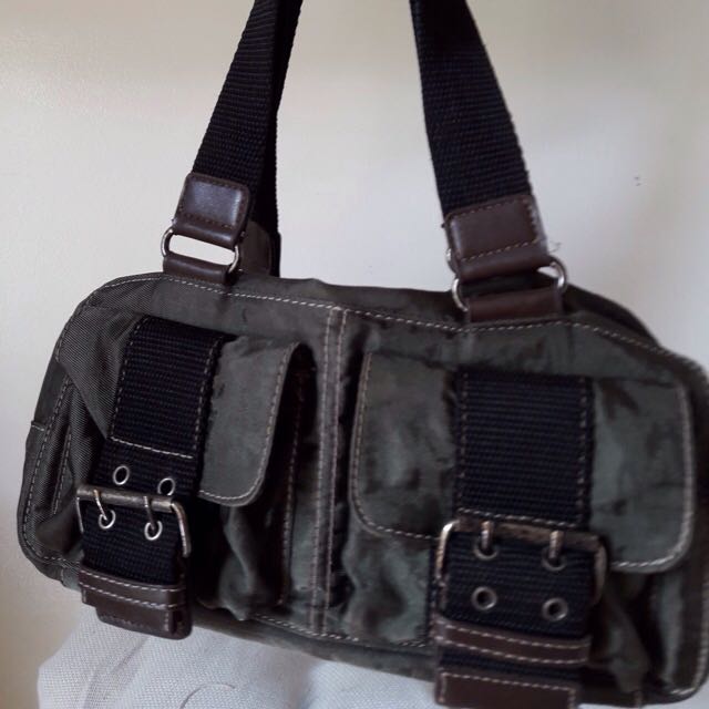 Olive green Sporty Ninewest Bag (Category: Cross-body Bags) located in Antipolo. Submitted by francesca2005 (Listing ID 101145467, Image 1). Description: .