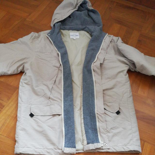 Winter Jacket (Category: Hoodies) located in Singapore. Submitted by spotato (Listing ID 101121620, Image 4). Description: .