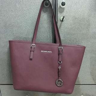 Michael Kors Jet Set Travel Tote In Burgundy