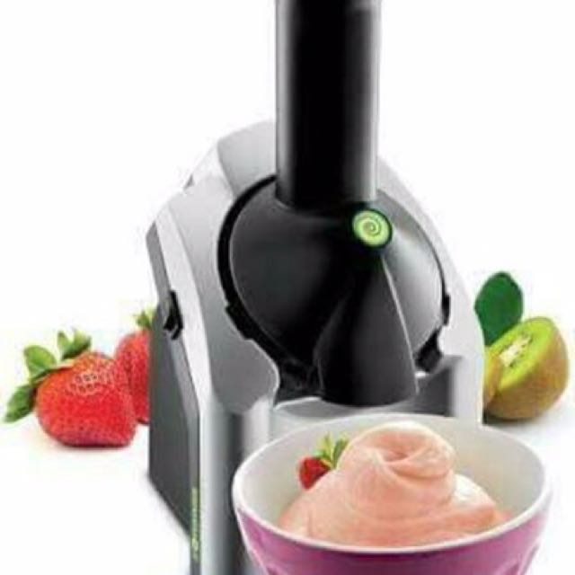 Ice Cream Maker (Category: Ice-cream Makers) located in Mandaluyong City. Submitted by shopmla (Listing ID 101298225, Image 1). Description: .
