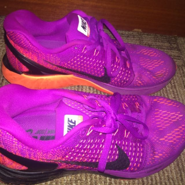 Jual Sepatu Nike Zoom Size 40 Dijual Dikarenakan Ingin Membeli Warna Hitam Dikarenakan Salah Jadi Ingin Menjual Yang Ini Harga Waktu Beli 1 7 Minat Nego Ya Harganya Rp 1juta Olah Raga Baju Olahraga Di Carousell