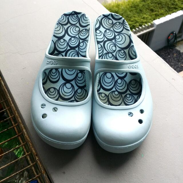 crocs closed toe sandals