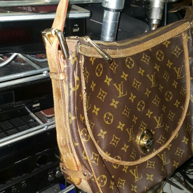 Lv （分類：手袋及銀包）位於 Hong Kong。 由 raylily2006 提交（商品編號 101554475，圖片 2）。簡介： 。