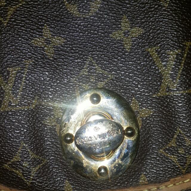 Lv （分類：手袋及銀包）位於 Hong Kong。 由 raylily2006 提交（商品編號 101554475，圖片 3）。簡介： 。