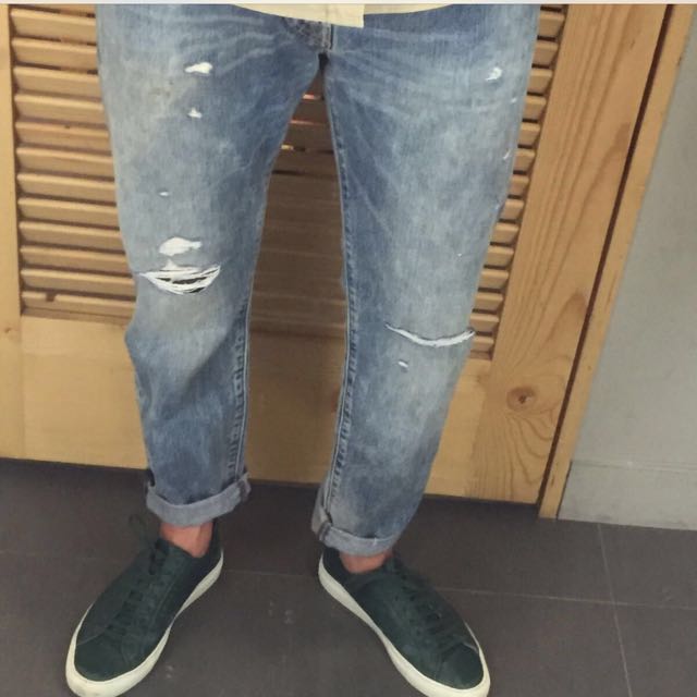 levis destroyed jeans