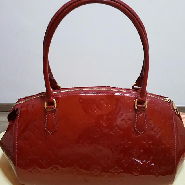 Authentic Louis Vuitton Monogram Sherwood Vernis Pomme D Amore Shoulder Bag M91494 Including Louis Vuitton Monogram Vernis Porte Monnaie Chapeau Pomme D Amore Coin Purse M91417 Women S Fashion Bags Wallets On Carousell