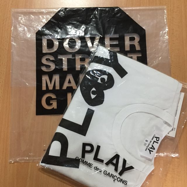 comme des garcons play inverted text logo tee
