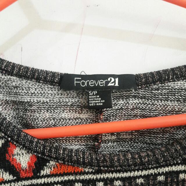 Forever 21 Aztec Long Sleeves Sweater/Sweatshirt (Category: Longsleeves) located in Manila. Submitted by jessekinkman (Listing ID 101606794, Image 2). Description: .