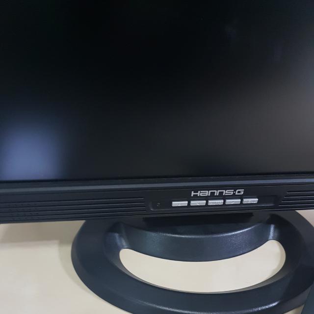 Monitor (Category: Monitor Screens) located in Singapore. Submitted by kottalewala (Listing ID 101902979, Image 3). Description: .