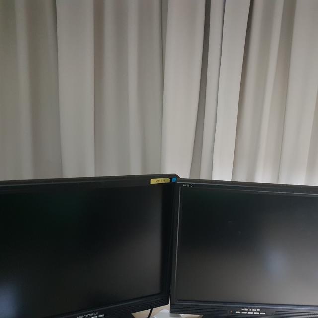 Monitor (Category: Monitor Screens) located in Singapore. Submitted by kottalewala (Listing ID 101902979, Image 2). Description: .