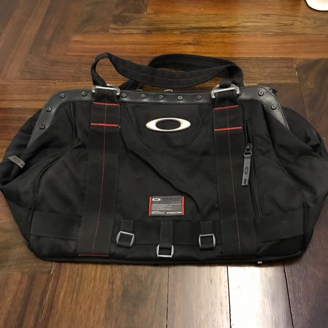 Oakley Gym Bag, Men's Fashion, Bags, Sling Bags on Carousell