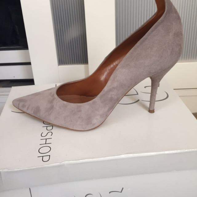 taupe pumps