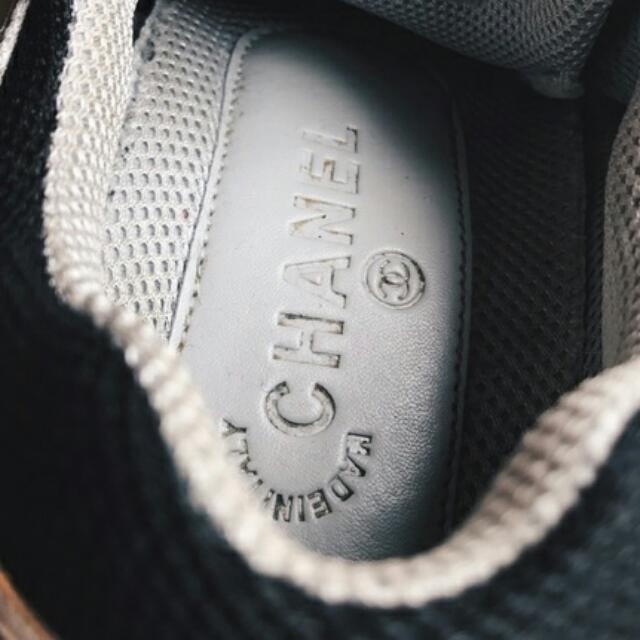 Landskab der Ubarmhjertig Authentic Chanel Trainers Sneakers IG26582, Barang Mewah, Pakaian di  Carousell