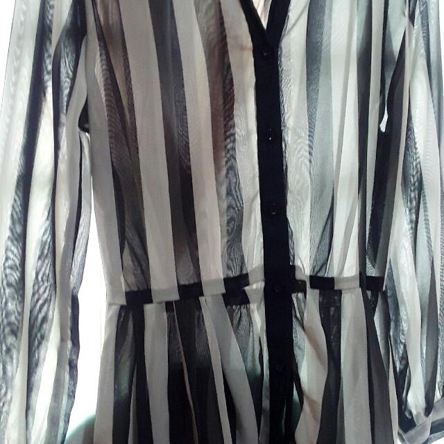 Blouse (Category: Tops) located in Singapore. Submitted by noryncute (Listing ID 89465816, Image 1). Description: .