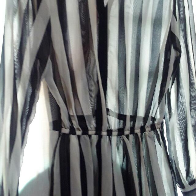 Blouse (Category: Tops) located in Singapore. Submitted by noryncute (Listing ID 89465816, Image 2). Description: .