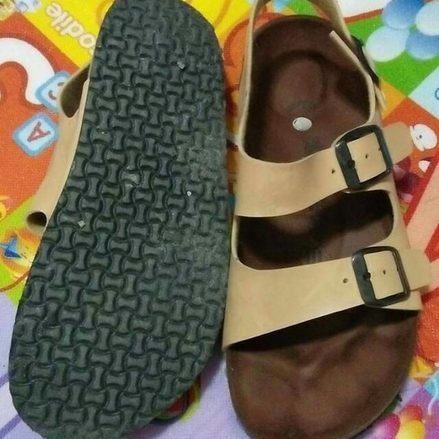 Footwear, Slippers and slides on Carousell