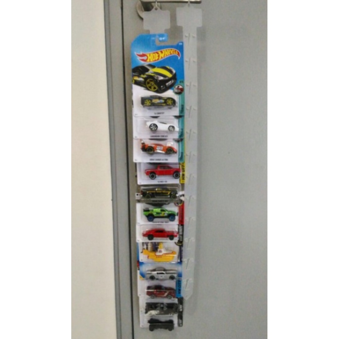 Hot wheels hang shop it