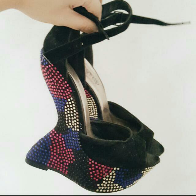 SYRUP Curved Wedge Heels, Women's Fashion, Footwear, Heels on Carousell